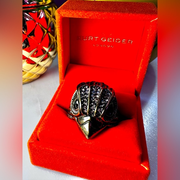 Kurt Geiger Eagle size 8 with ring box gold tone gem stones rhinestone NWT - Picture 4 of 12